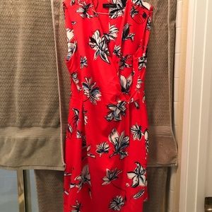 New women’s bright beautiful dress shape to size !